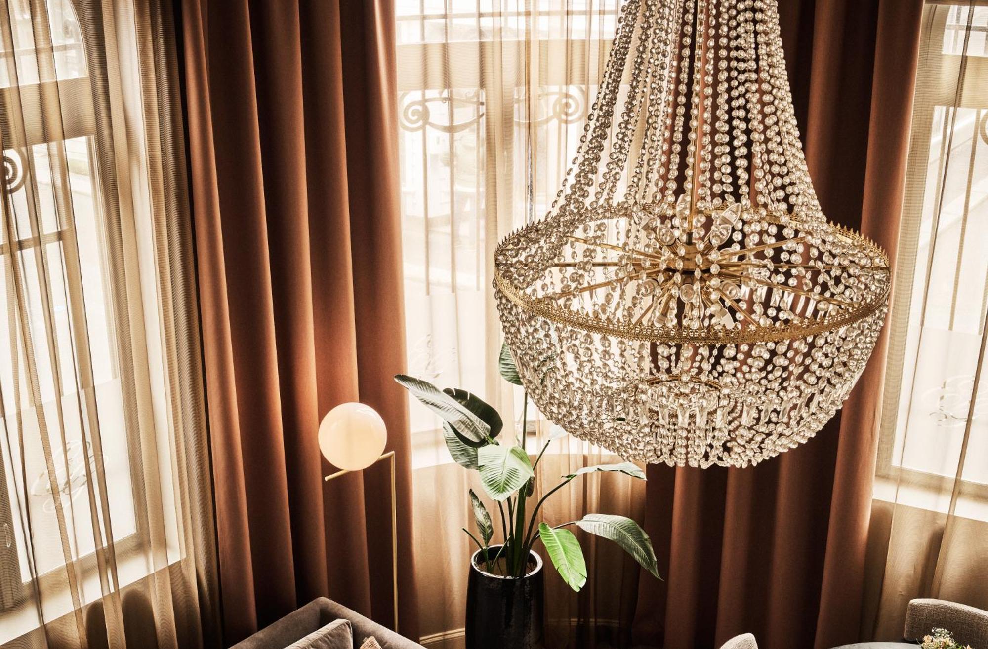 Opus 16 Hotel Bergen Exterior photo A chandelier