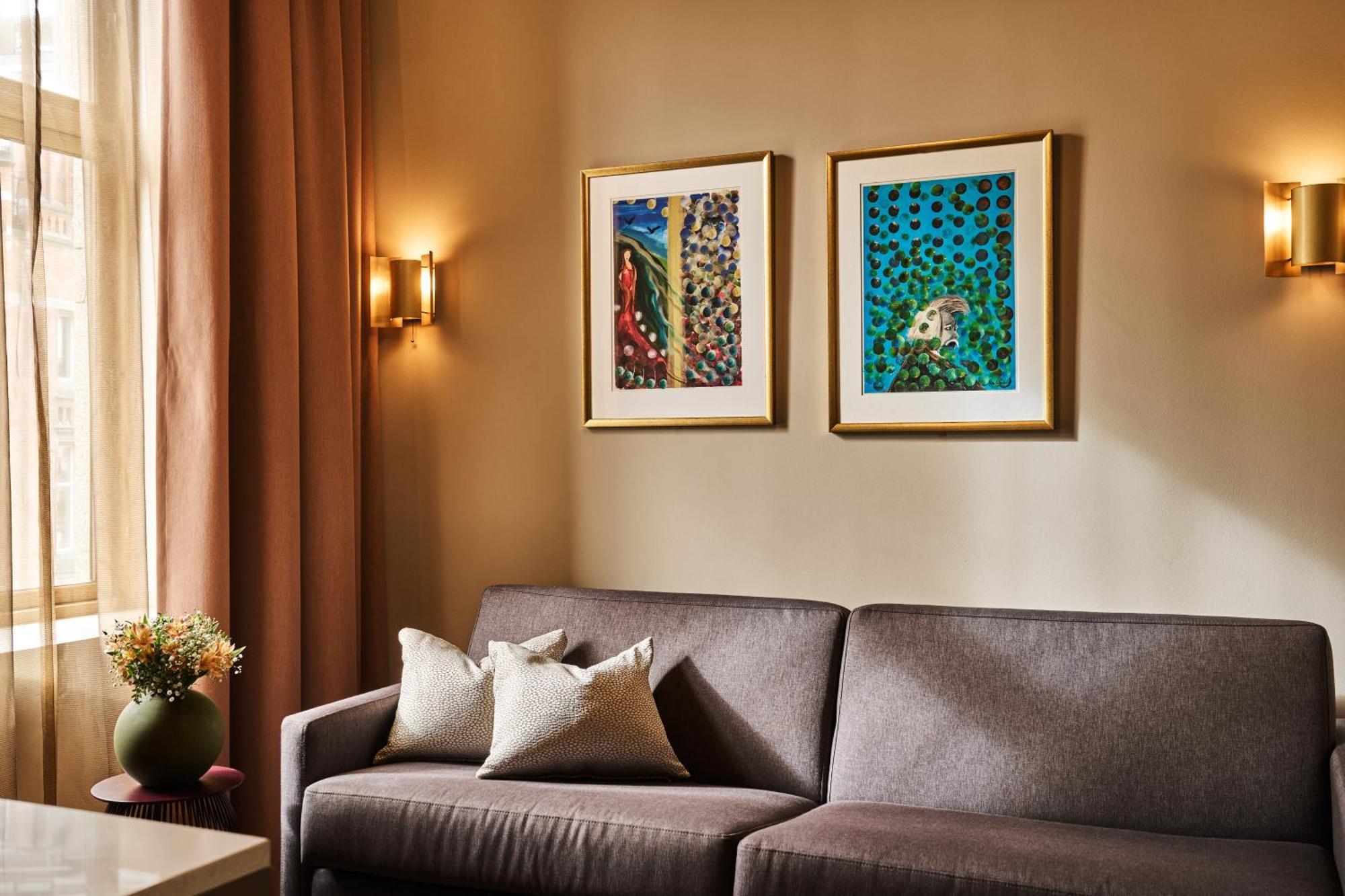 Opus 16 Hotel Bergen Exterior photo A living room with a sofa