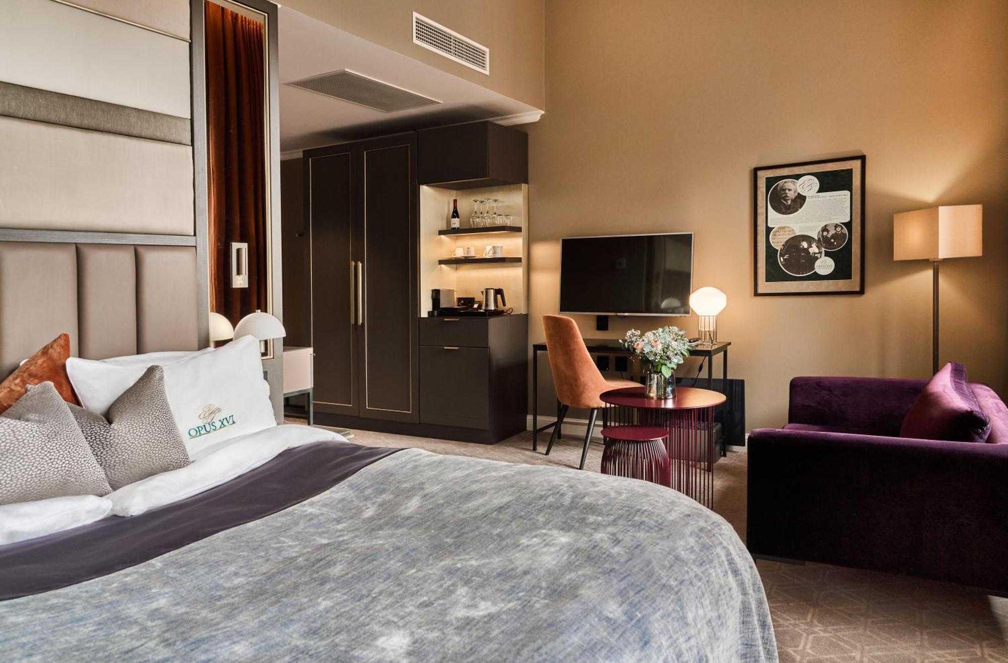 Opus 16 Hotel Bergen Exterior photo A room at the hotel