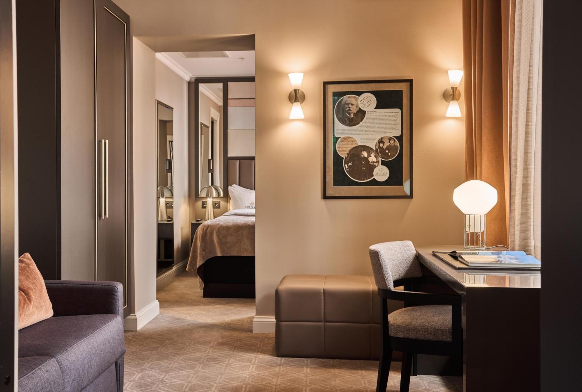 Opus 16 Hotel Bergen Exterior photo A suite at the hotel