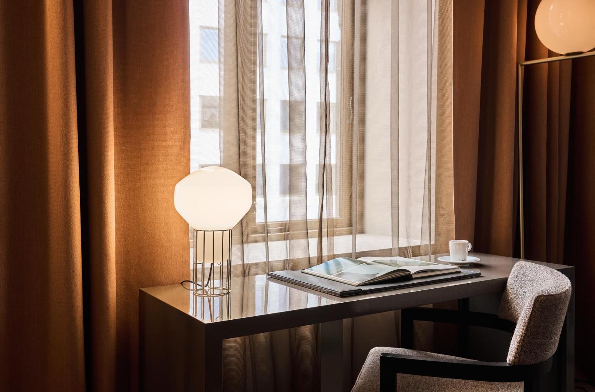 Opus 16 Hotel Bergen Exterior photo A table lamp