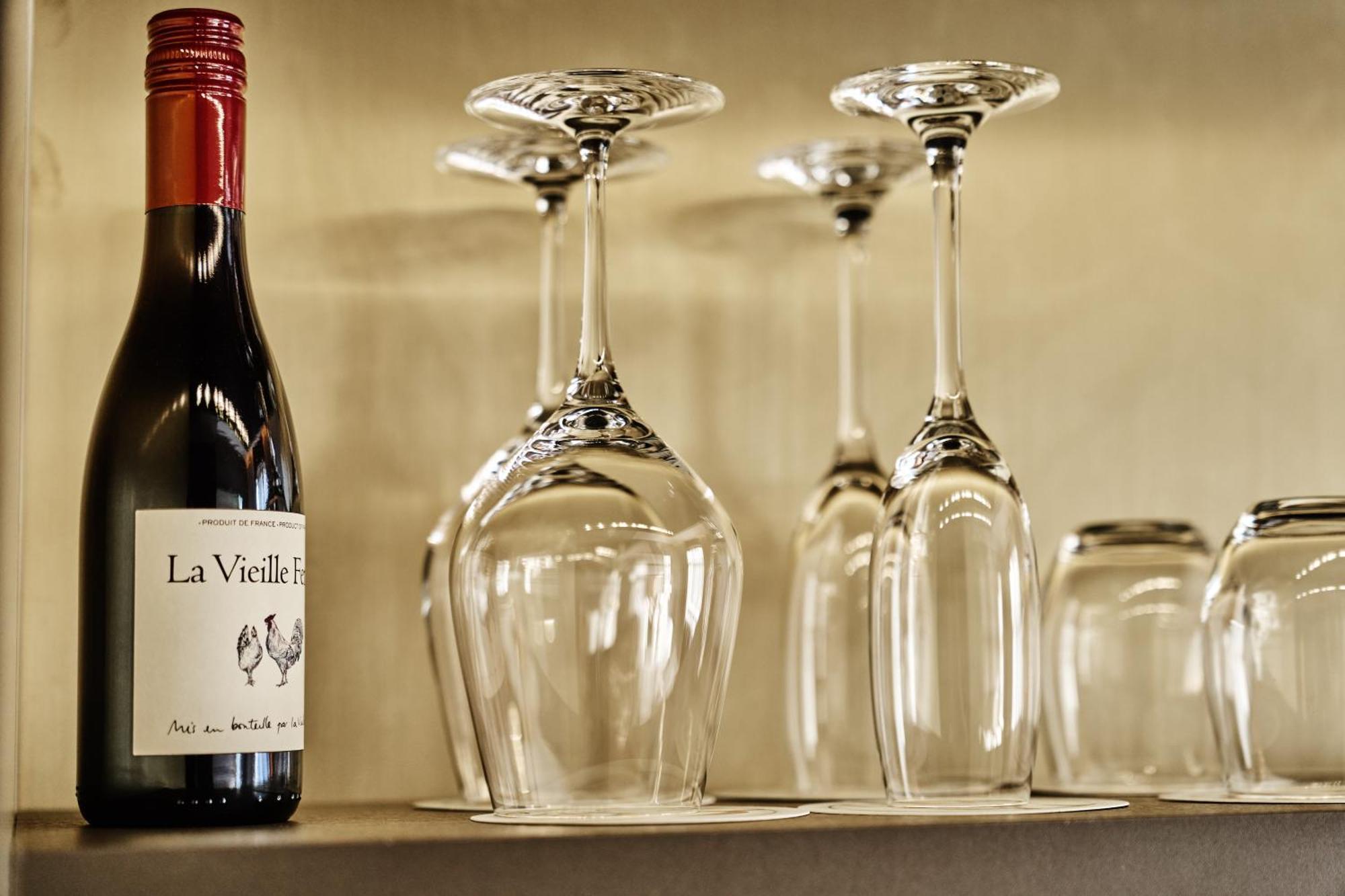 Opus 16 Hotel Bergen Exterior photo Wine glasses